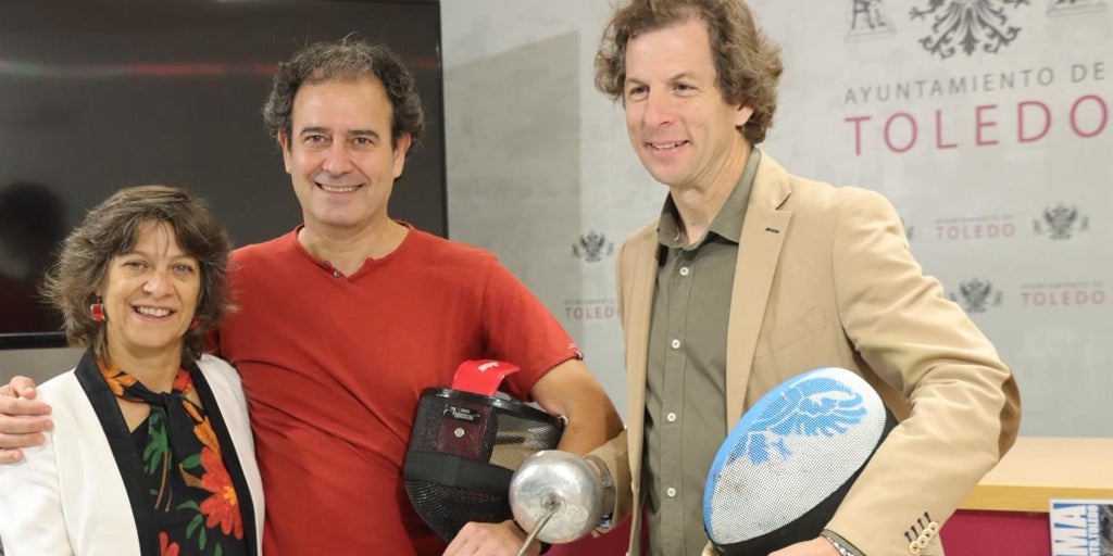 La plaza del Ayuntamiento de Toledo acoge este sábado la novena edición de la Copa Maestros de Esgrima