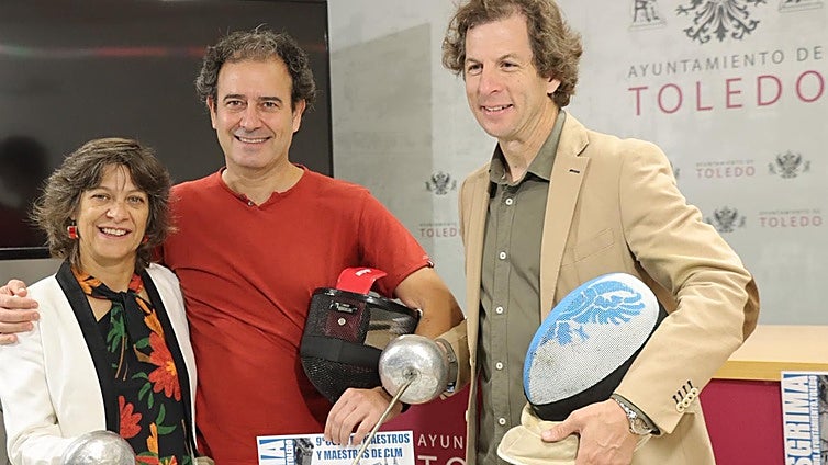 La plaza del Ayuntamiento de Toledo acoge este sábado la novena edición de la Copa Maestros de Esgrima