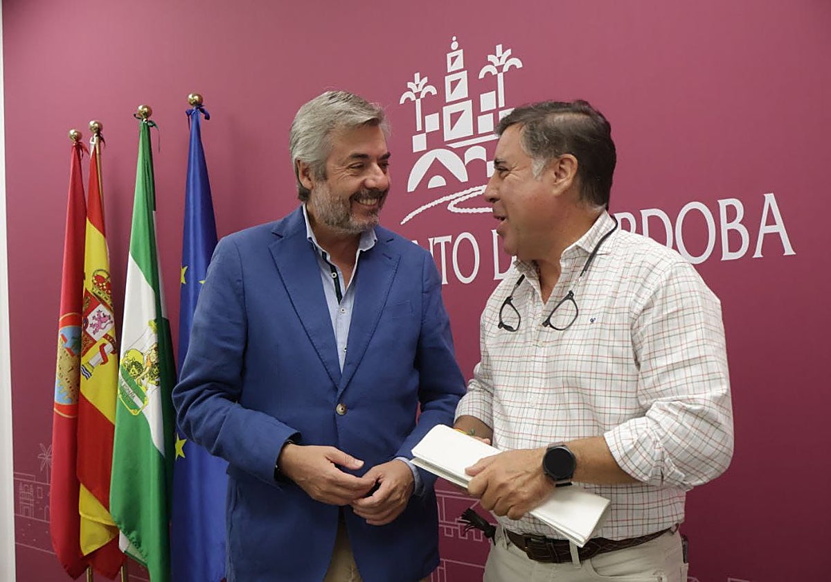 Los concejales Torrico y Madruga, en la presentación del programa 'Conoce tus barrios periféricos'