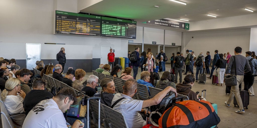 Abre el paso inferior de la estación de Chamartín que une el AVE y el vestíbulo central de Cercanías y Metro