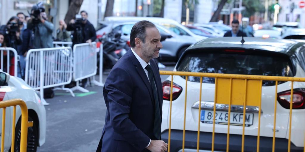 Ábalos se acoge a su derecho a no declarar ante el Supremo y Anticorrupción no pide prisión provisional