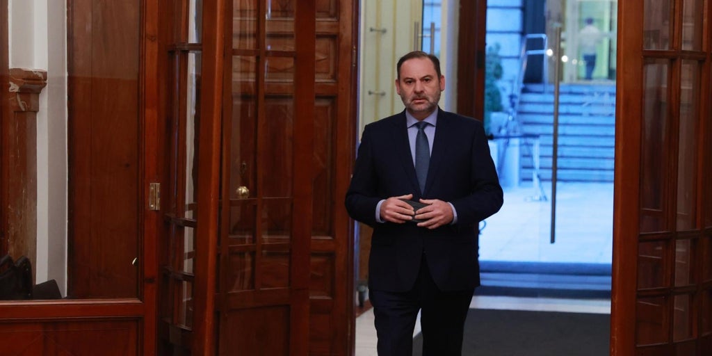 Ábalos se pasó cinco años de lujo sin sacar ni un euro del banco