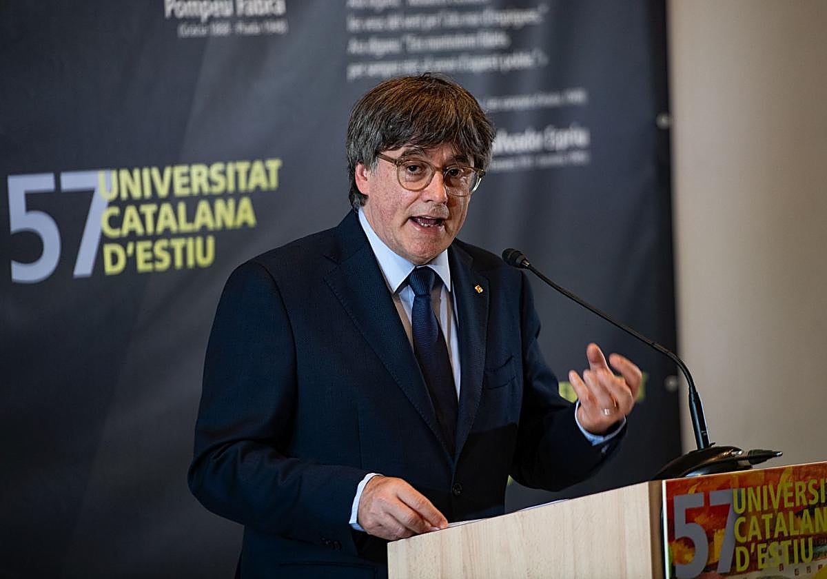Carles Puigdemont participa en un curso de verano en Francia