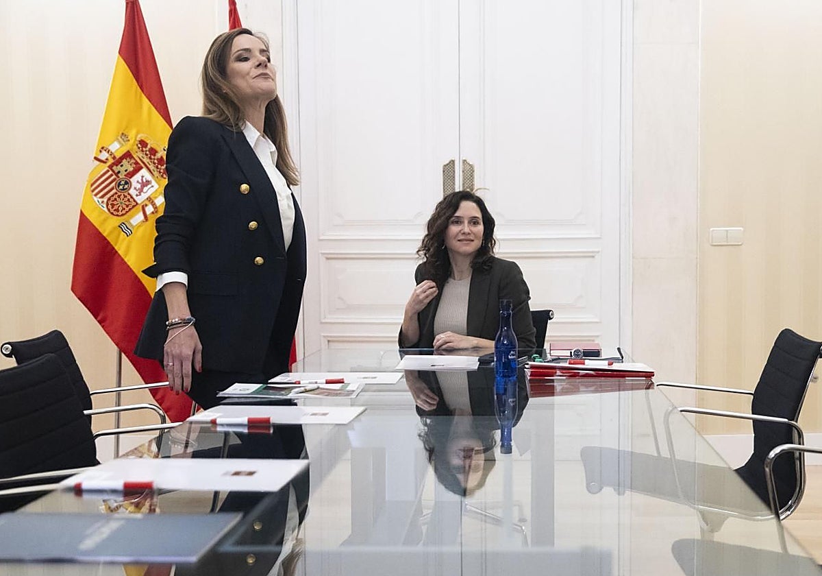 Isabel Pérez Moñino e Isabel Díaz Ayuso, en una reunión en al Real Casa de Correos