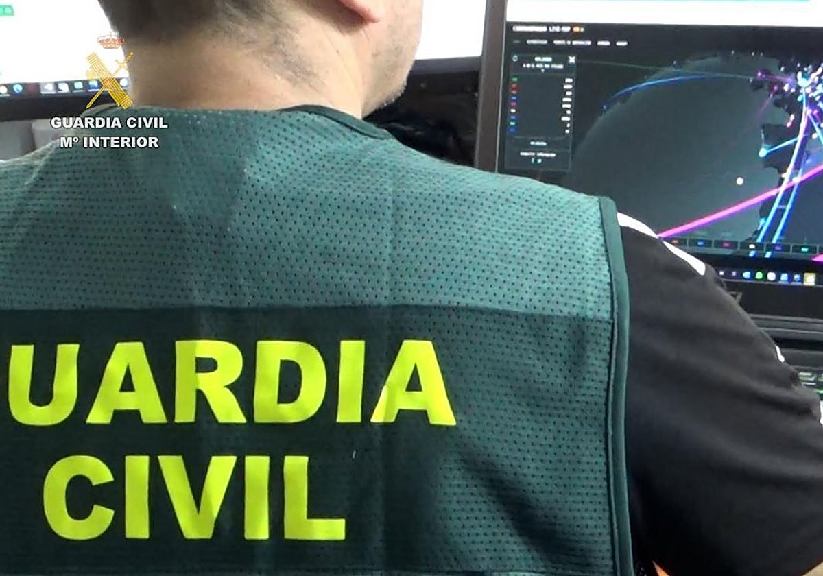Un agente de la Guardia Civil