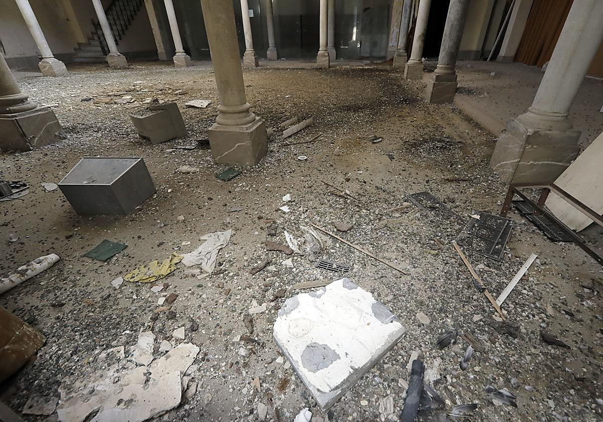 La sede de la Academia sufre un estado de grave deterioro