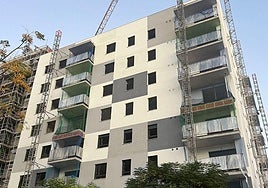 Valencia adquiere un edificio con 39 pisos para jóvenes a cambio de suelo para vivienda pública