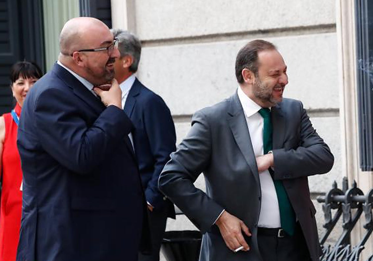Koldo García y José Luis Ábalos, en el Congreso de los Diputados en una imagen de julio de 2019