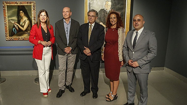 Autoridades en la inauguración de la muestra