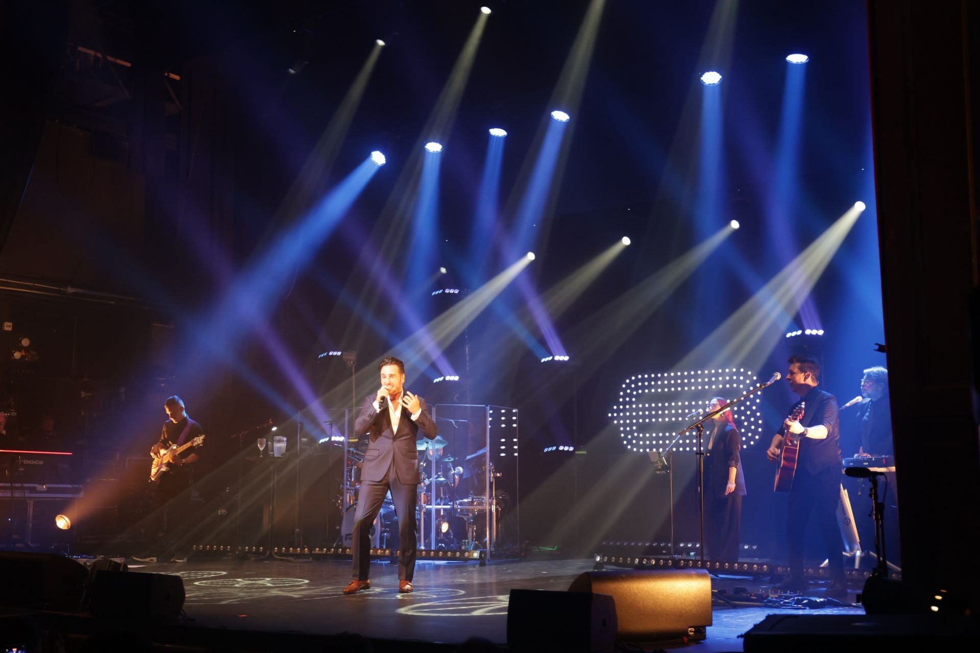 Las mejores imágenes de un &#039;Inédito&#039; David Bustamente en el Gran Teatro de Córdoba