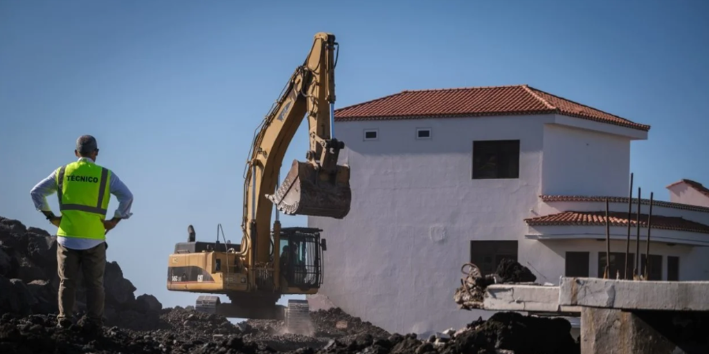 Gobierno central y Canarias acuerdan tener un decreto-ley para acelerar la reconstrucción de La Palma antes de final de año