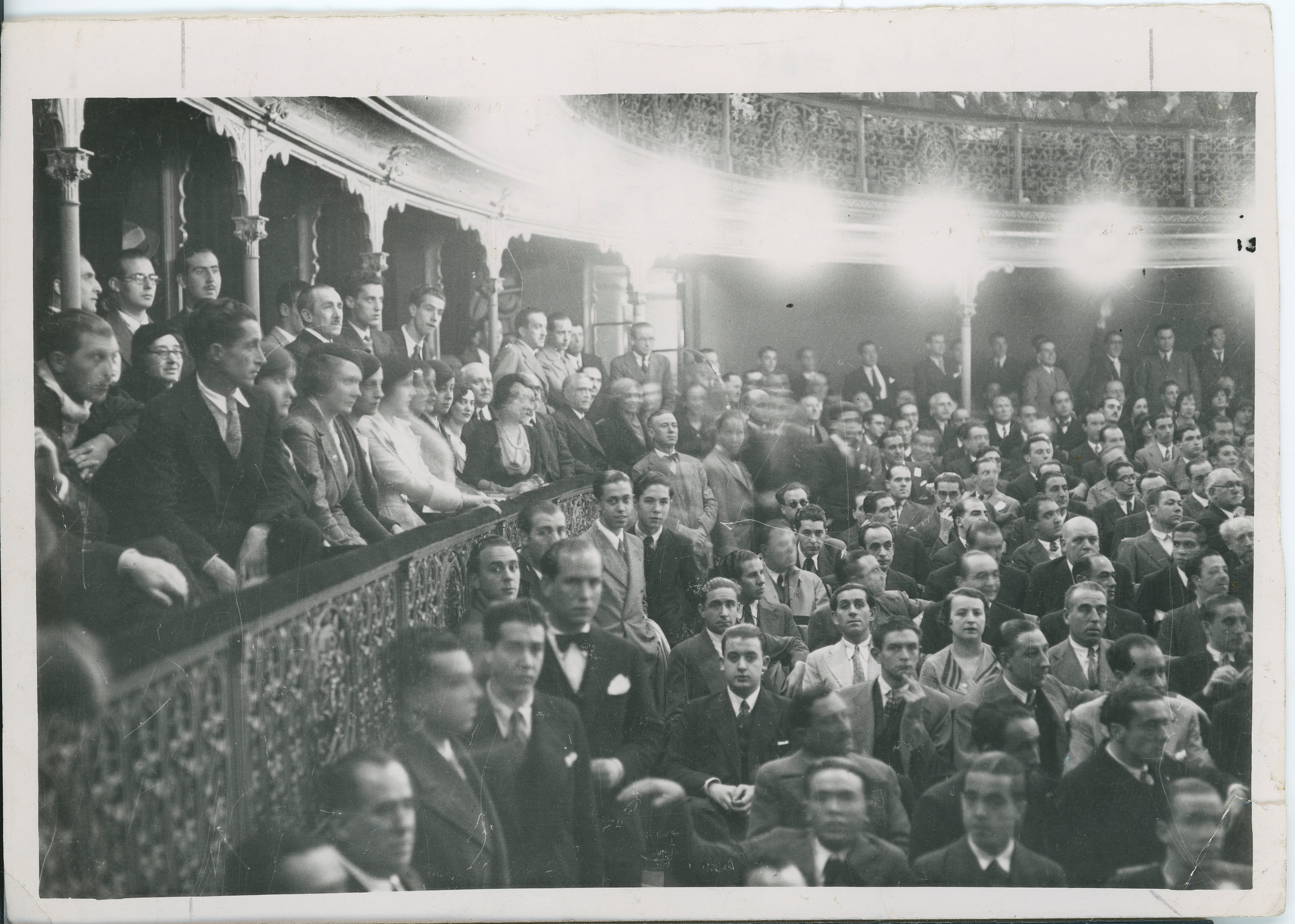 Primer acto de Falange Española en octubre de 1933