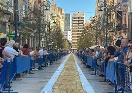 Un dulce de récord: elaboran una 'coca amb molletes' para 9.000 comensales en Alicante