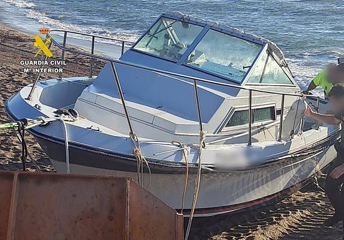 Detienen a cuatro personas y frustran varios intentos de tráfico de contrabando en la costa de Almería
