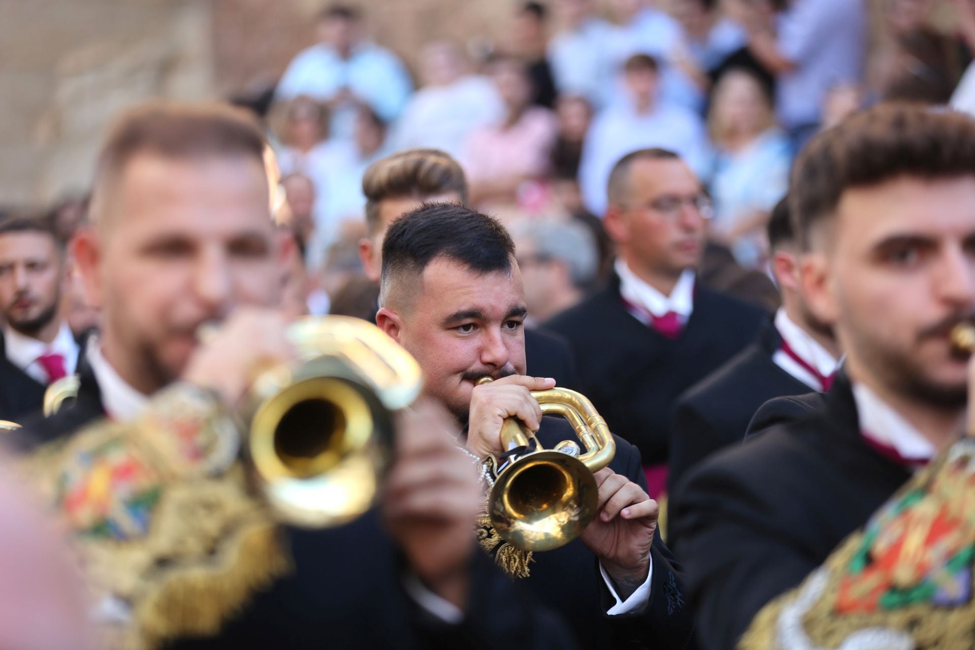 El triunfal regreso de las cofradías tras el Vía Crucis Magno de Córdoba, en imágenes