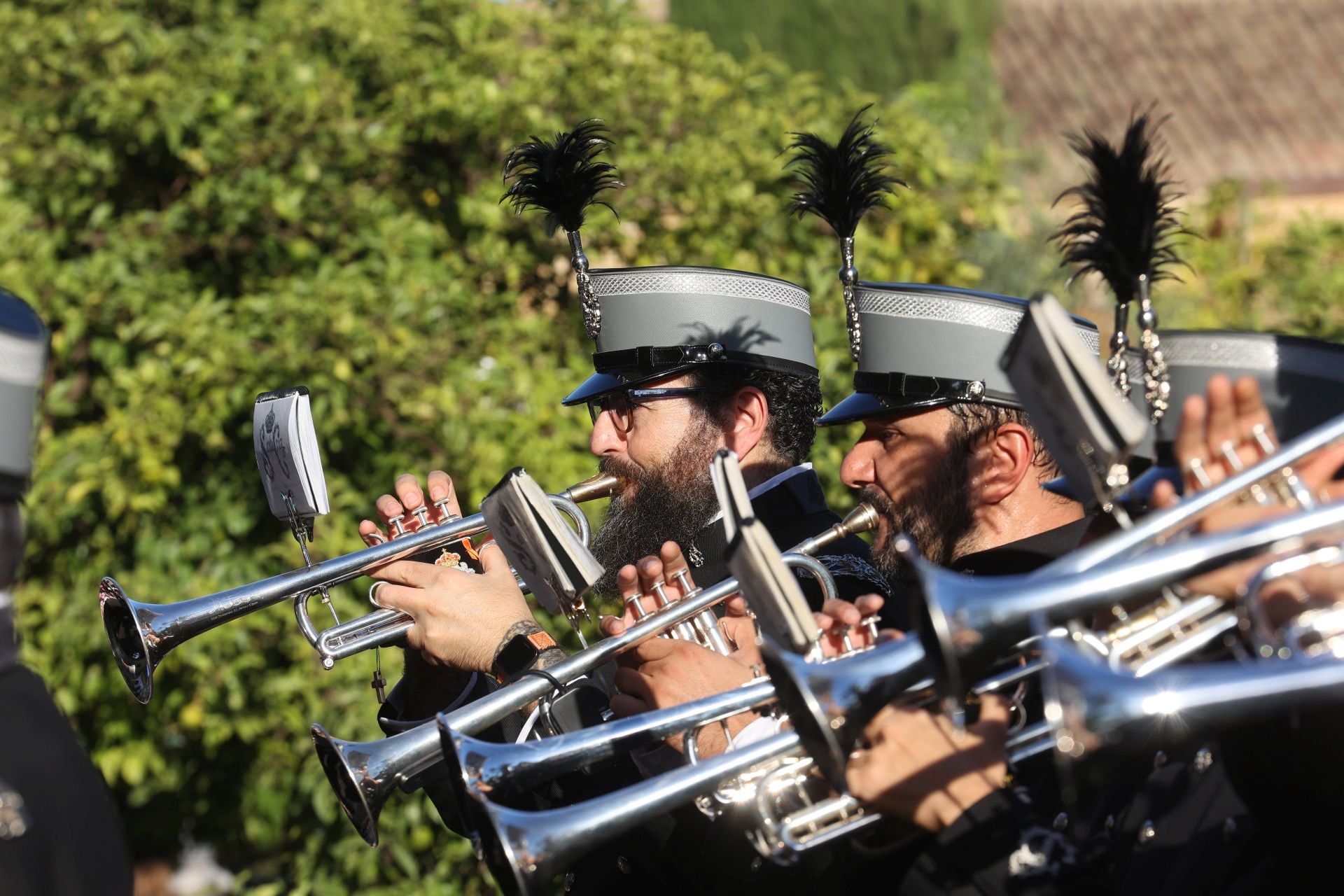 El triunfal regreso de las cofradías tras el Vía Crucis Magno de Córdoba, en imágenes