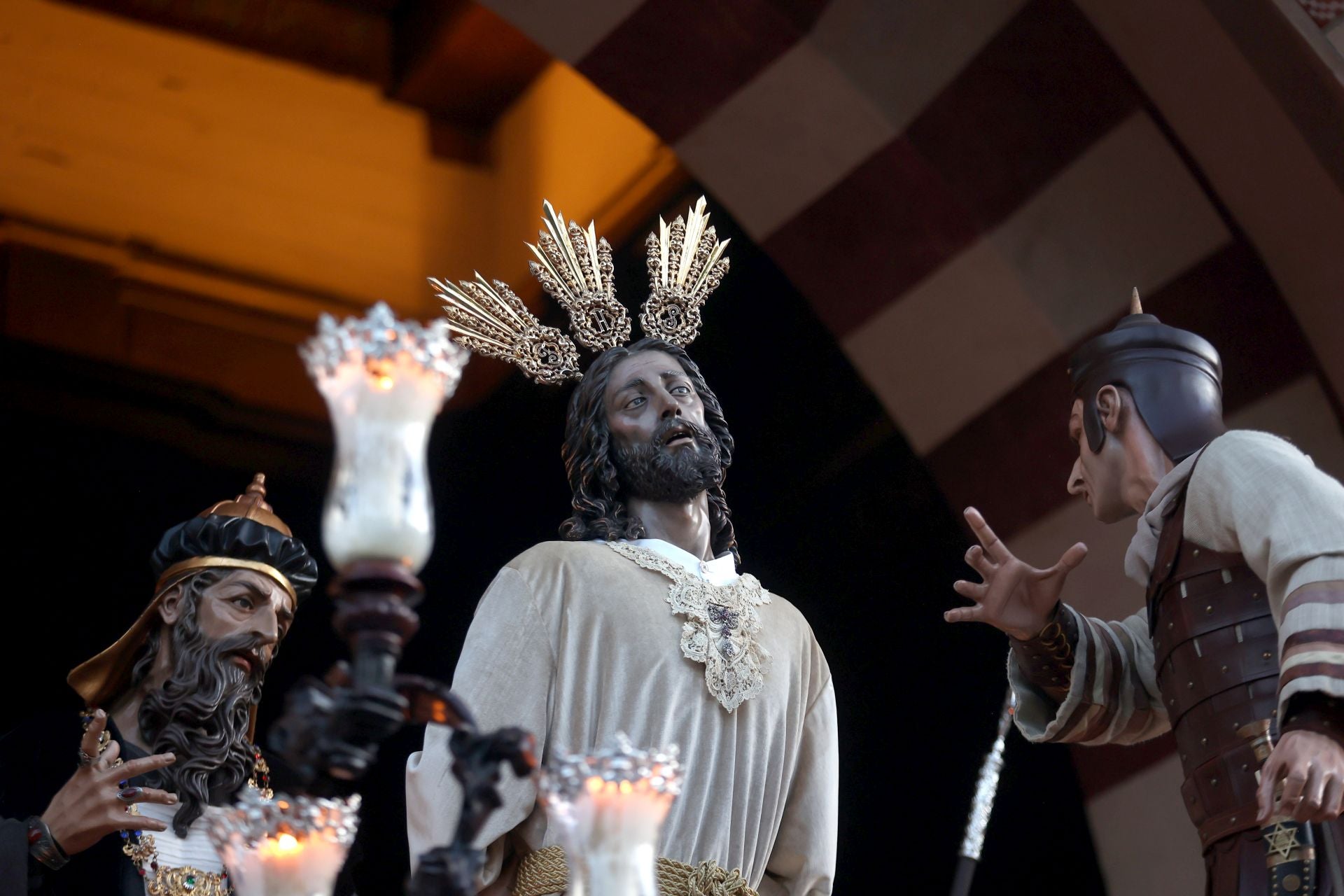 El triunfal regreso de las cofradías tras el Vía Crucis Magno de Córdoba, en imágenes