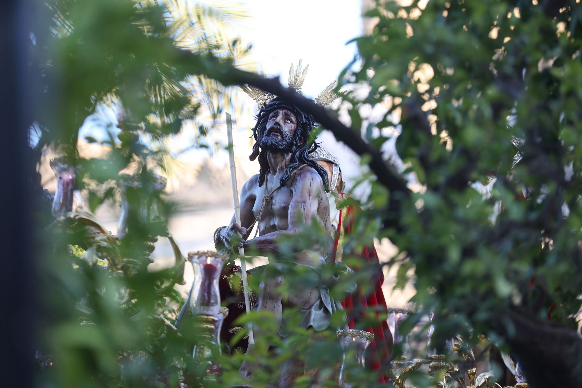 El triunfal regreso de las cofradías tras el Vía Crucis Magno de Córdoba, en imágenes
