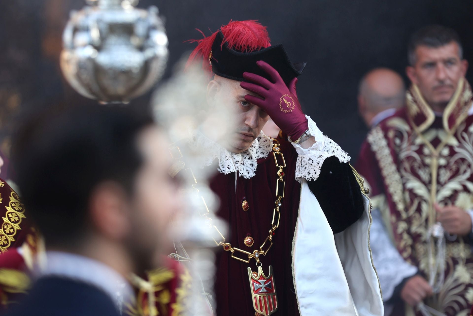 El triunfal regreso de las cofradías tras el Vía Crucis Magno de Córdoba, en imágenes