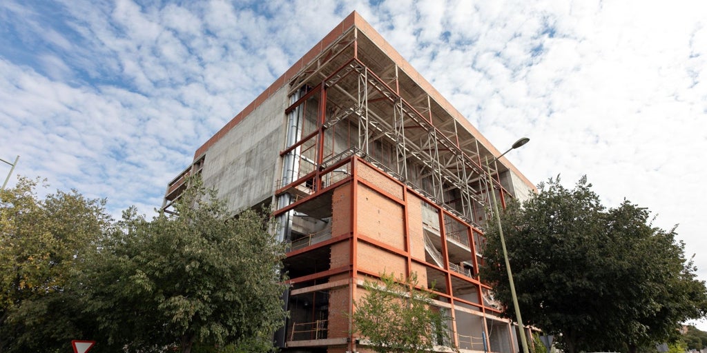 La vicealcaldesa de Toledo propone trasladar la Biblioteca Regional del Alcázar al inacabado  Quixote Crea 