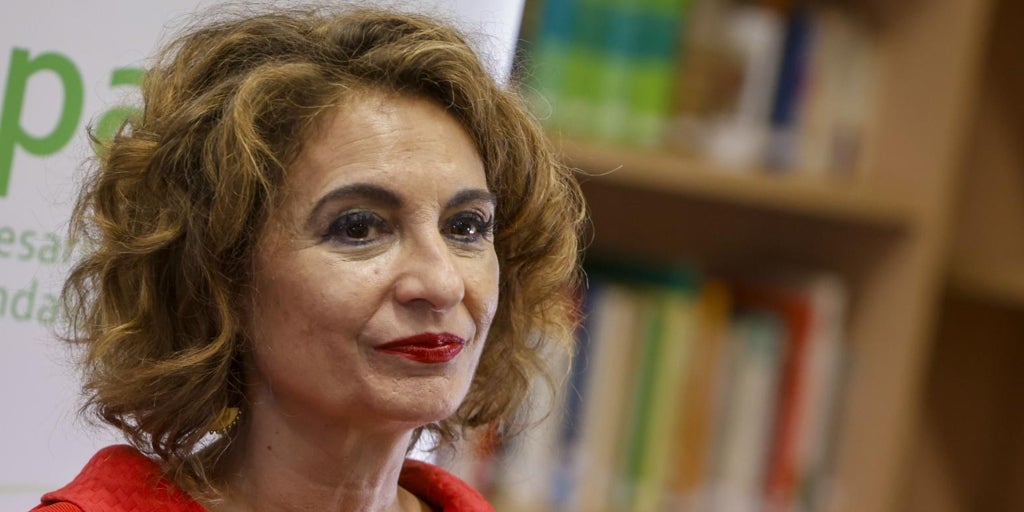 María Jesús Montero reivindica un sistema de salud en el que se acuesten en la misma habitación «el hijo del obrero y del empresario»