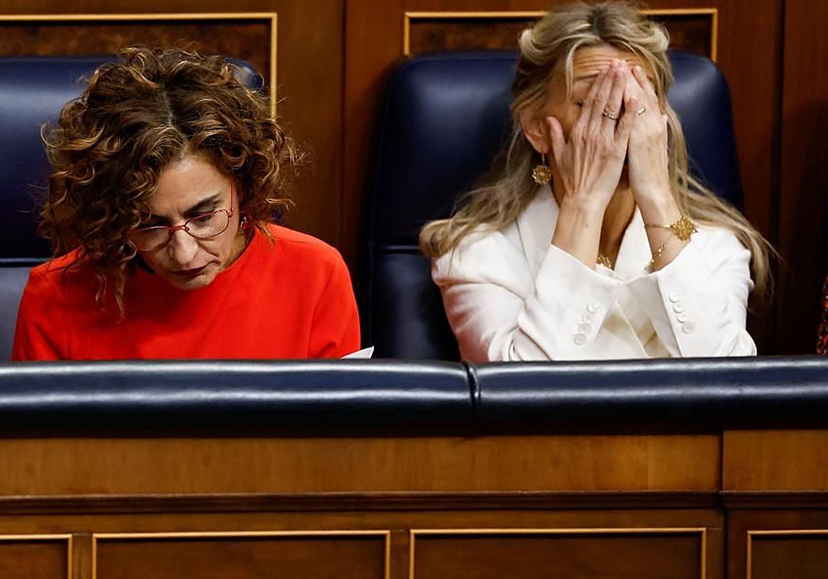 María Jesús Montero y Susana Díaz, en una sesión del Congreso
