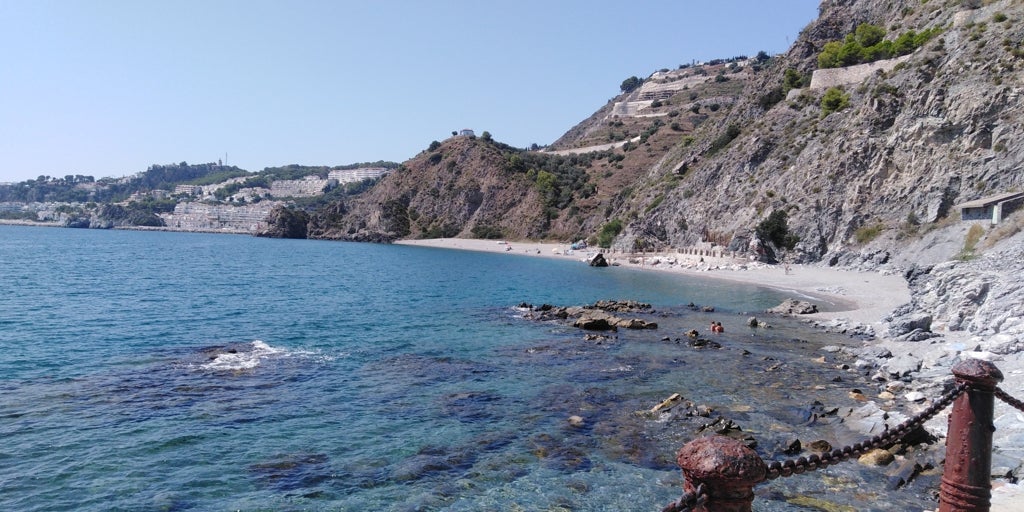 Hallan junto a una playa de Almuñécar un cadáver en avanzado estado de descomposición