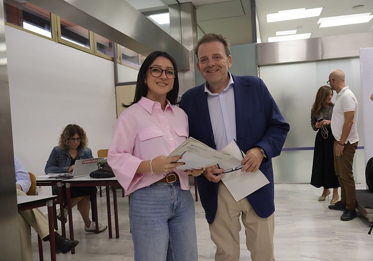 Cintia Bustos y Julián Urbano, tras la Junta de Gobierno Local