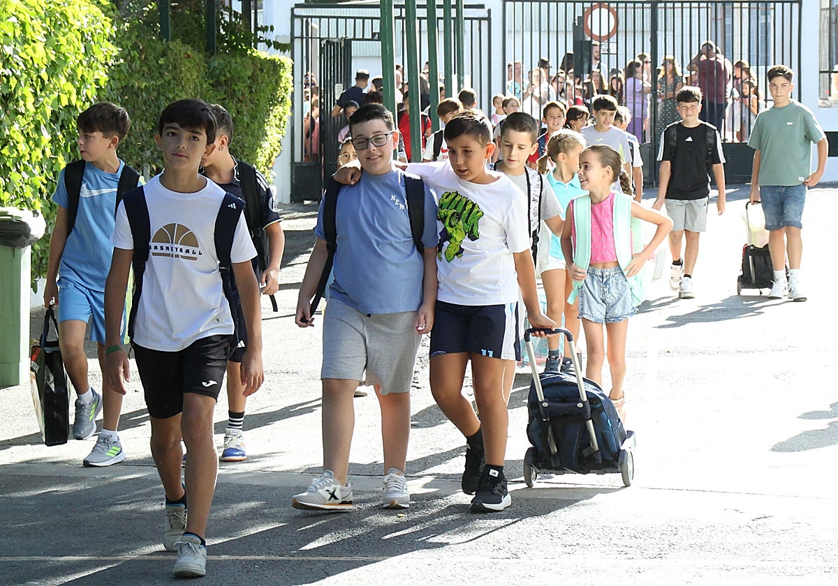 Los estudiantes de Lucena acuden al colegio en este curso 2025-2026