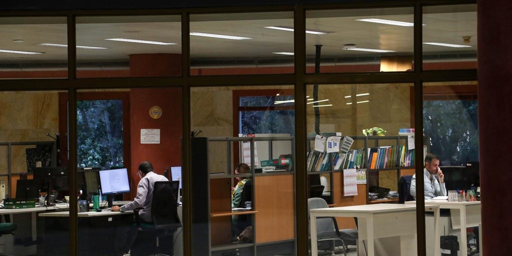 Anuncian movilizaciones por el «recorte» en el compromiso de subida salarial en la Función Pública para destinarlo a la sanidad