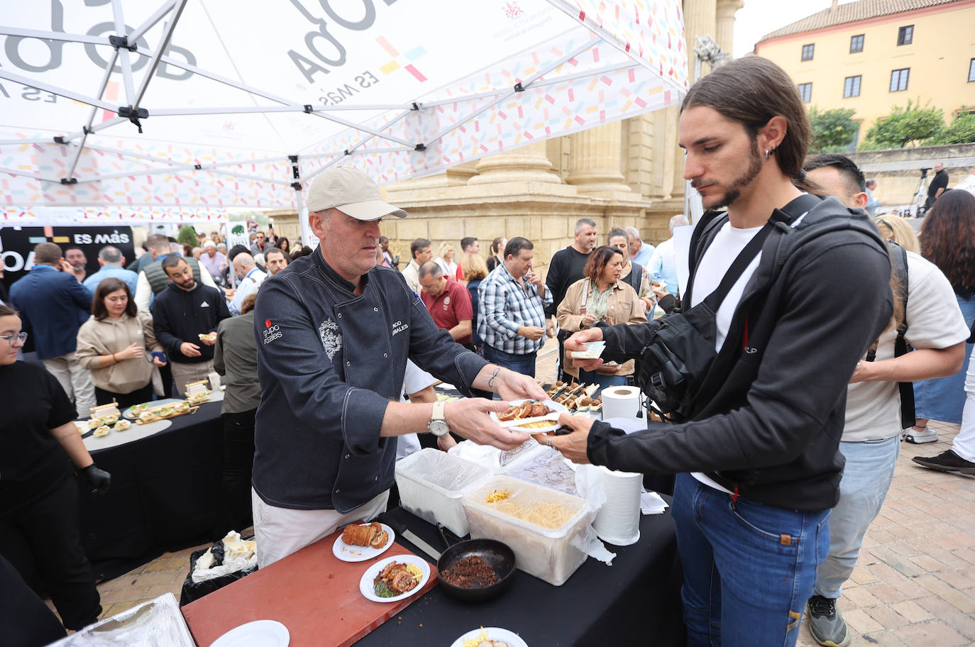 Las mejores imágenes del &#039;Califato in the Street&#039; en la Puerta del Puente de Córdoba