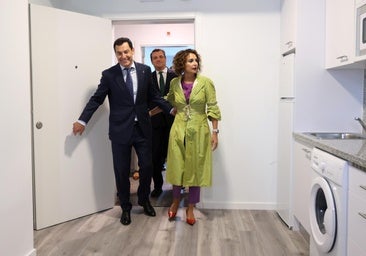 Juanma Moreno ve peligrar por primera vez la mayoría absoluta antes de la crisis de los cribados