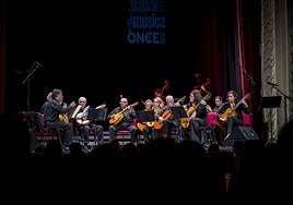 La Orquesta de Plectro Ciudad de los Califas de Córdoba pone en pie al Festival Música ONCE