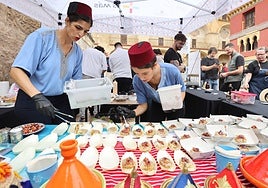 Las mejores imágenes del 'Califato in the Street' en la Puerta del Puente de Córdoba