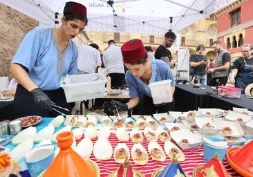 Las mejores imágenes del 'Califato in the Street' en la Puerta del Puente de Córdoba