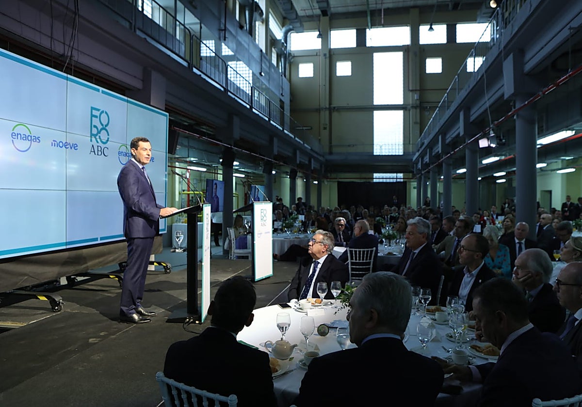 Juanma Moreno en el Foro ABC