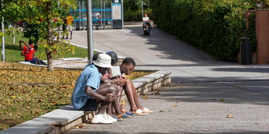 Un 30% de los expedientes de menores inmigrantes no acompañados que quieren enviar a Madrid presentan irregularidades