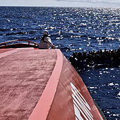 Rescatada una neumática con 63 inmigrantes en aguas de Gran Canaria