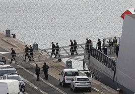 La Marina francesa usa la fuerza para placar una lancha con 2,4 toneladas de cocaína en un golpe conjunto con España