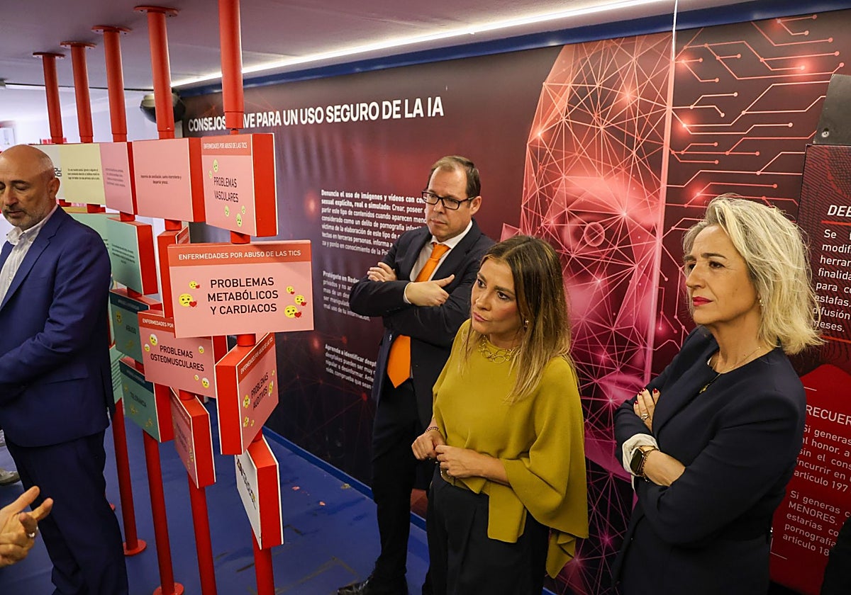 Daniel Morcillo e Inés Cañizares en la inauguración de Ciberland