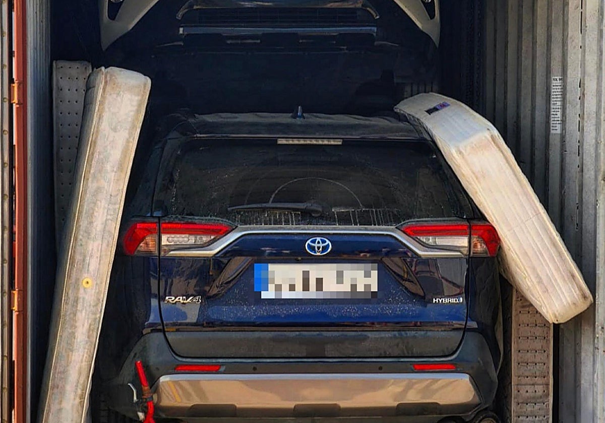 Los vehículos se transportaban en contenedores marítimos