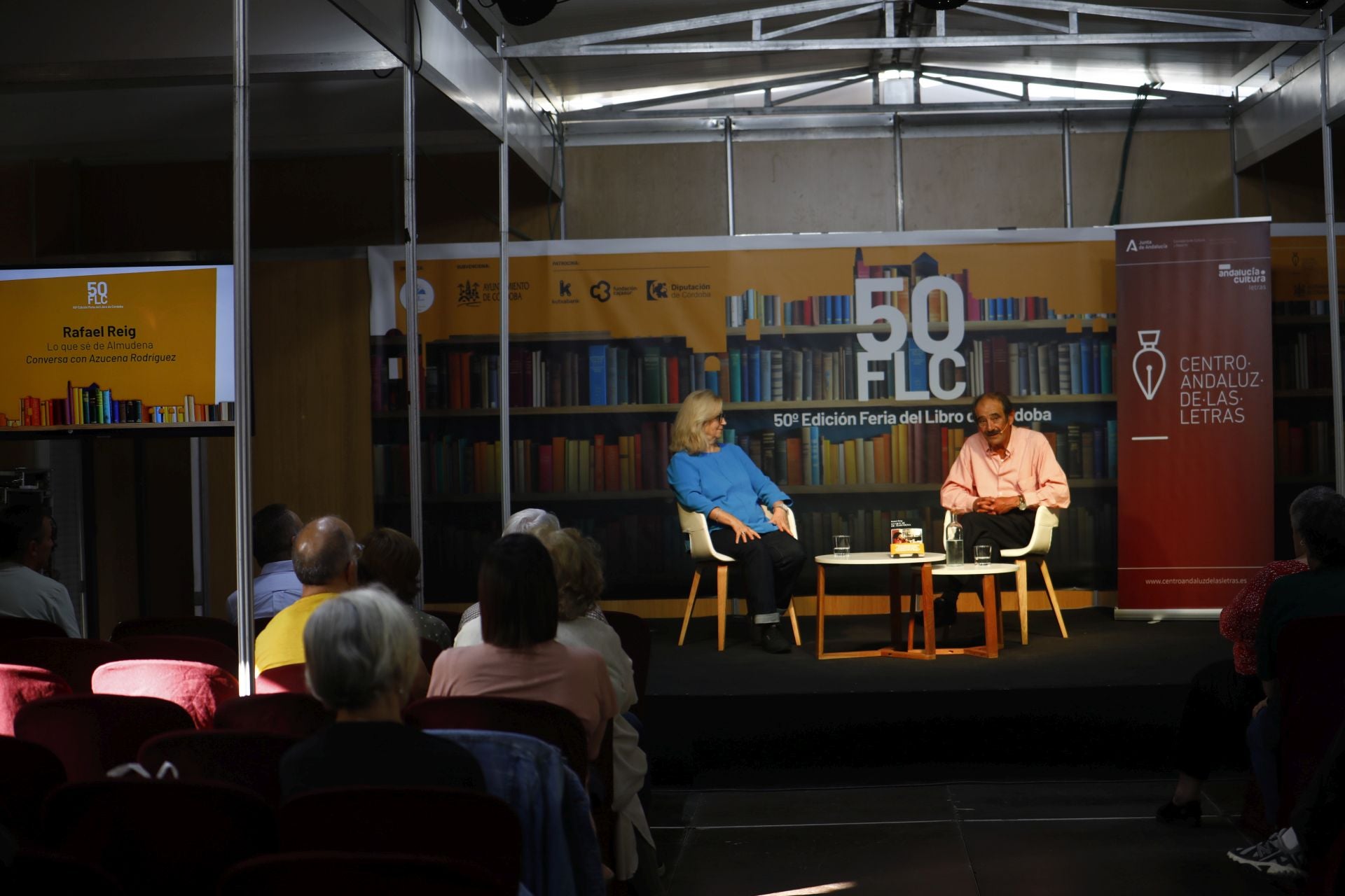 La presentación en la Feria del Libro de Córdoba del libro de Rafael Reig &#039;Lo que sé de Almudena&#039;, en imágenes