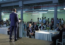 La receta de Juanma Moreno para adaptar el Servicio Andaluz de Salud (SAS) al siglo XXI