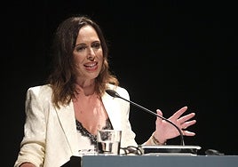 La consejera Rocío Díaz pide al Gobierno que bonifique el peaje más caro de España, que está en Málaga