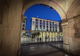 Internan por «peligrosa» en un psiquiátrico a una mujer que mató a su madre a cuchilladas al huir tras estrangularla