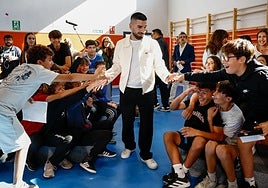 Topuria dará charlas en institutos y centros de menores infractores de la Comunidad de Madrid