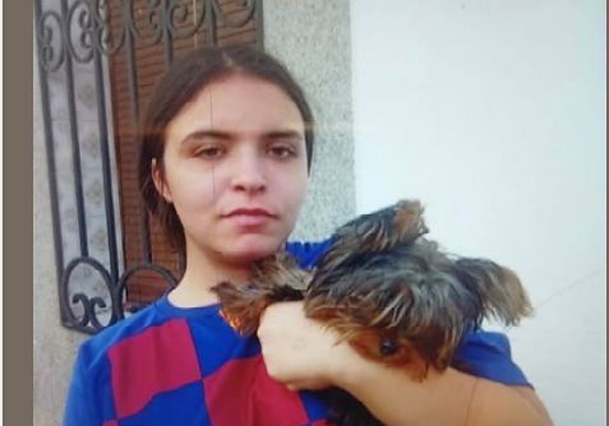 Foto distribuida por los familiares de Andrea, de 16 años, para su localización