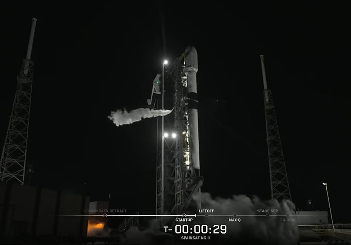 El satélite español SpainSat NG II durante su lanzamiento en Cabo Cañaveral (Estados Unidos)