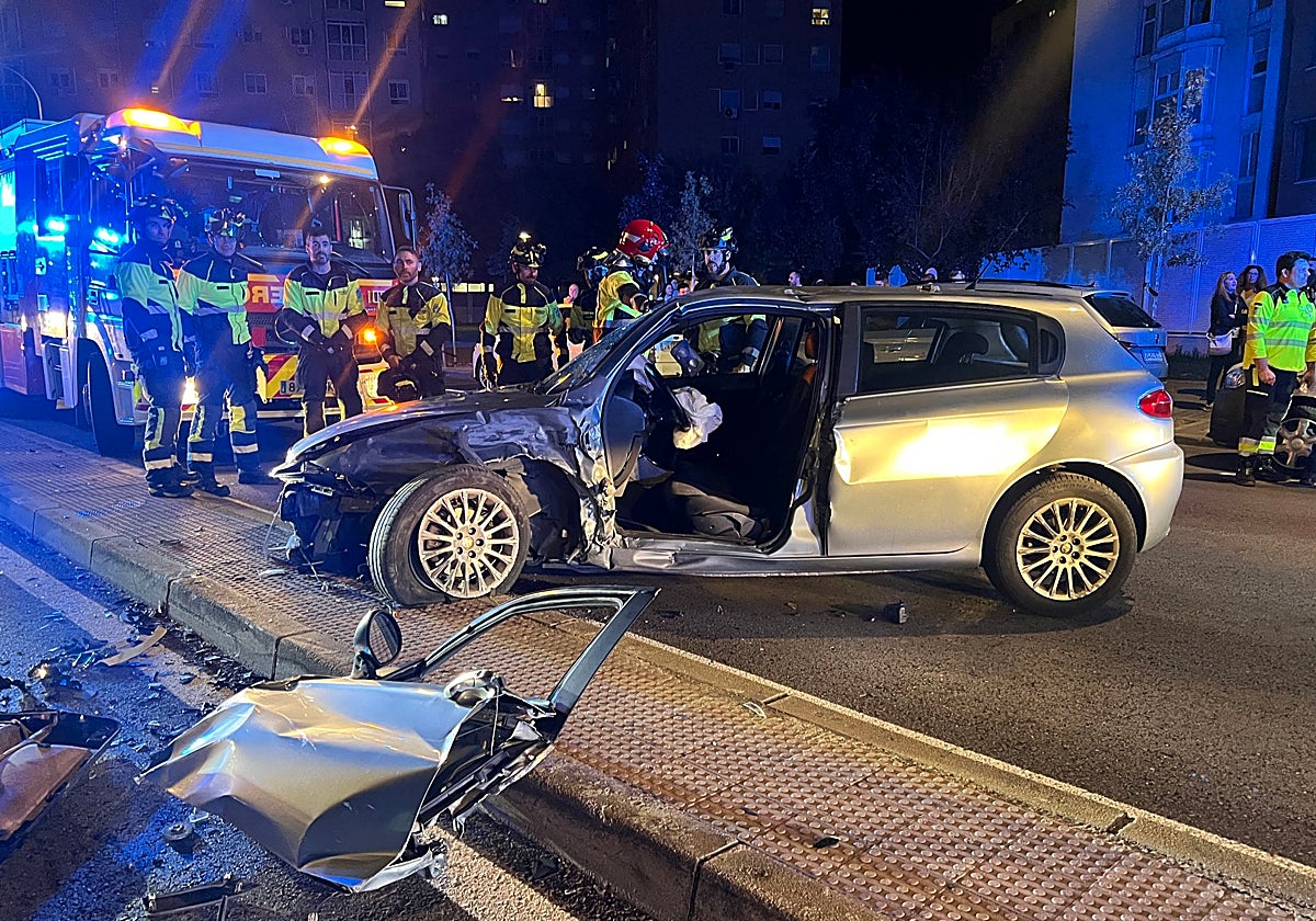 Uno de los vehículos implicados en la colisión de avenida de los Poblados