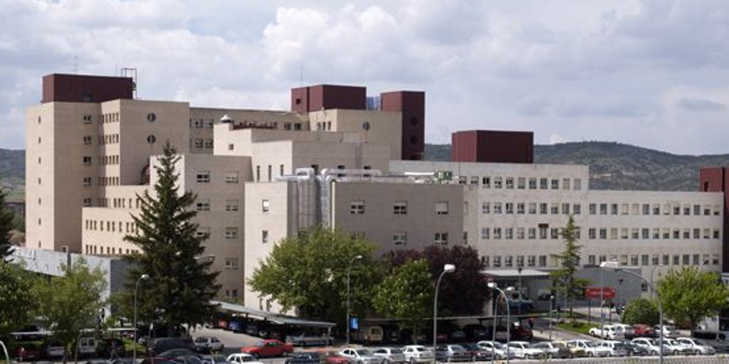 Una mujer de 45 años trasladada al hospital por inhalación de humo tras un incendio en su vivienda en Cuenca